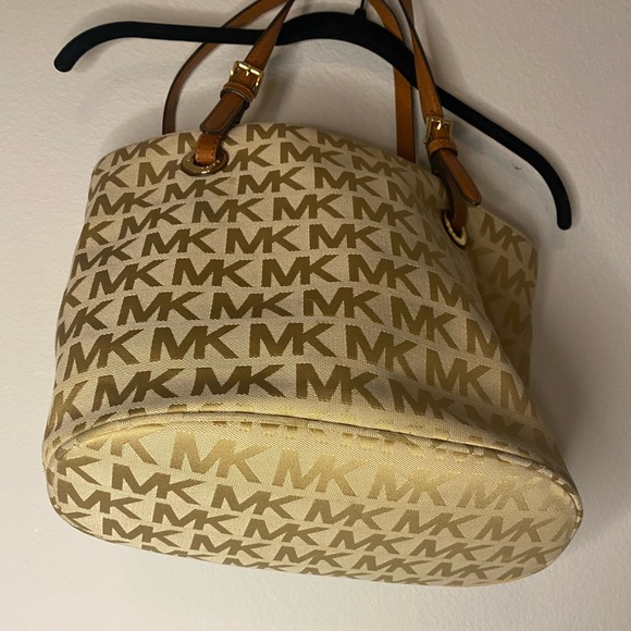 Michael Kors brown medium sized tote bag (10x11x6.5”) - Picture 4 of 9